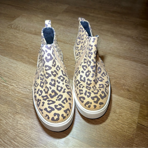 Toms Size 11 Bryce Mid Top Suede Sneakers Tan‎ Leopard Animal Print Slip On - Picture 1 of 8